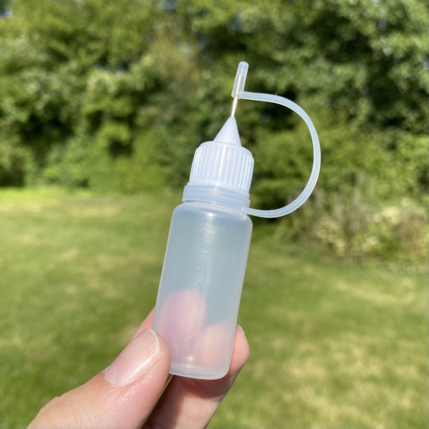 Limflaske 10 ml. med metal tip (hvid)